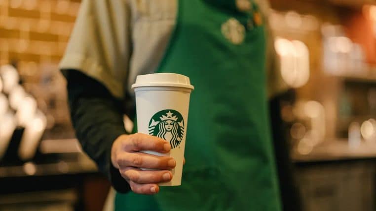 Illustration employé Starbucks, licencié pour avoir donné des sandwichs à des SDF.
