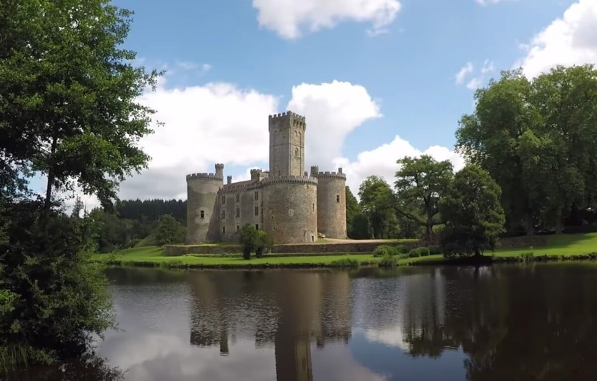 Le château de Montbrun à 30 millions d'euros est disponible à la vente à un prix cassé