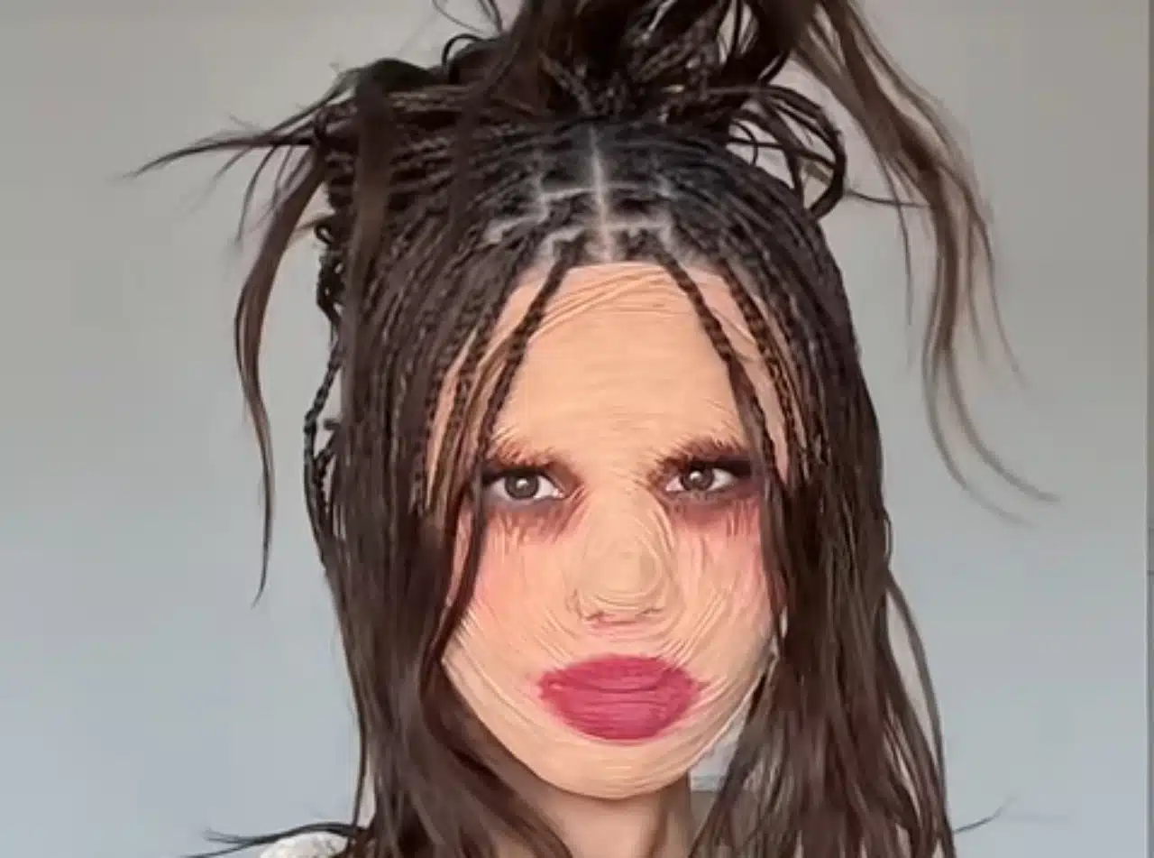 Influenceuse maquillage en fil